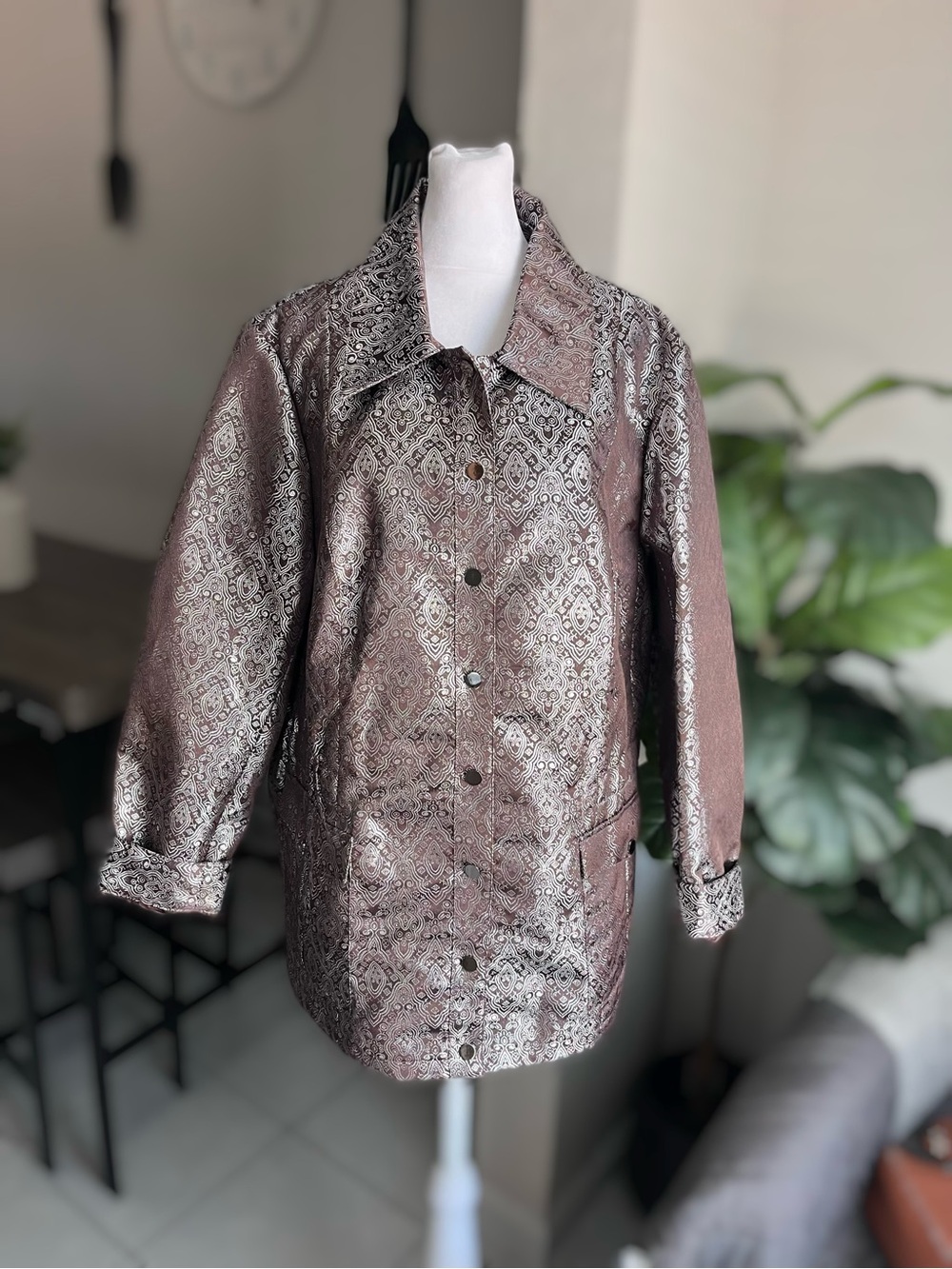 Due per Due Size 1X Damask Metallic Jacket